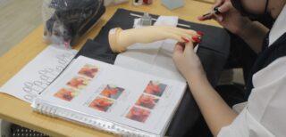 1年生ネイル授業 ― 赤のポリッシュに挑戦しました