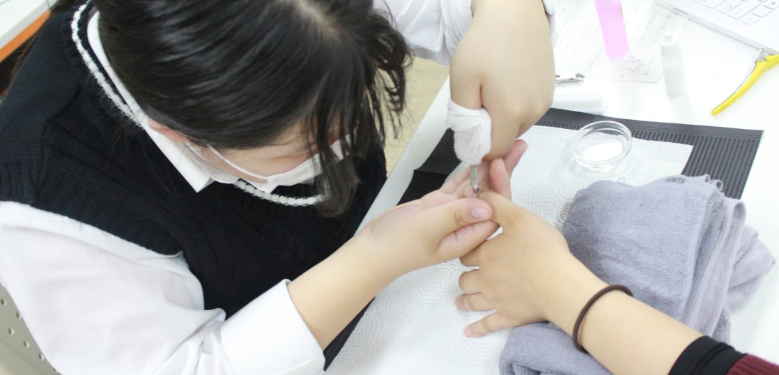 今週末はいよいよ本番!ネイル検定に向けて練習中