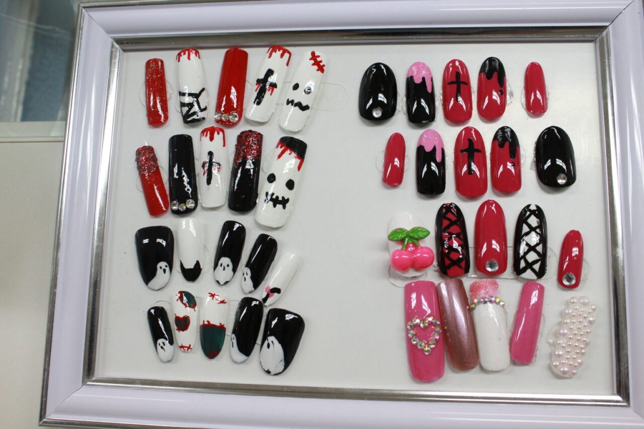 1年生ネイル授業:基礎からアートへ、一歩ずつ成長中!