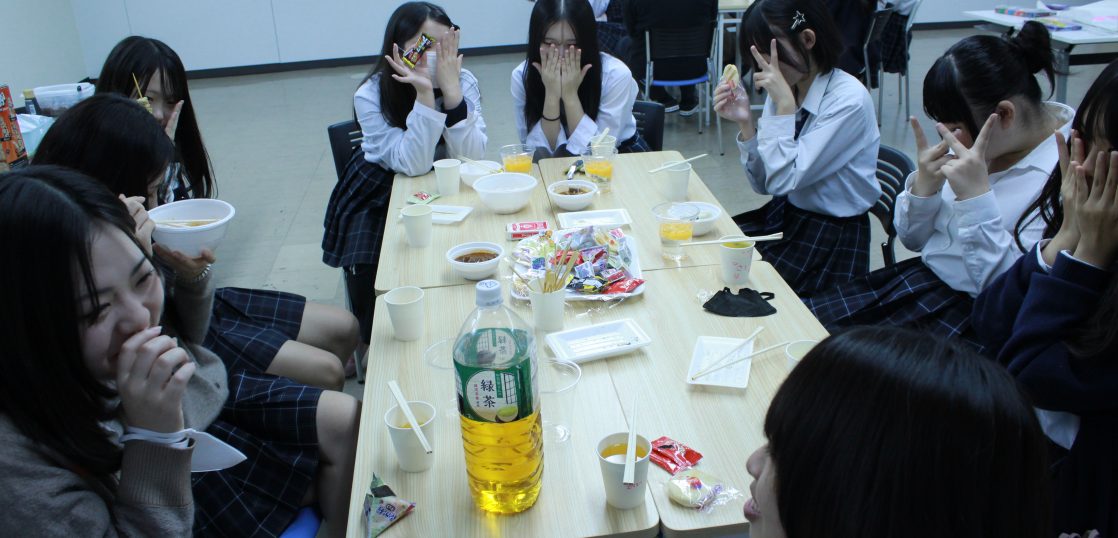 文化祭の片付けと後夜祭 みんなでつくる静岡校の1日