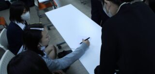 オープンスクールに向けて準備中！美容ショーの話し合いを実施