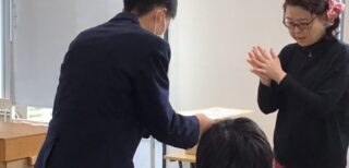 努力を「見える化」する大切さ ― 合格証と皆勤賞の表彰を行いました