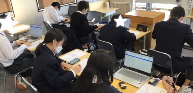 総合探究で進路について調べ学習を行いました