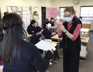 11月の皆勤賞表彰と振り返りを行いました