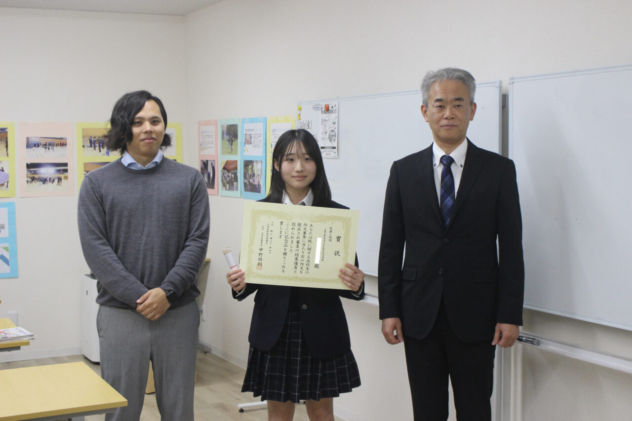 1年生が税の作文で表彰されました