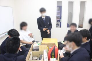 室内レククラブでトランプ！学年を超えて大盛り上がり