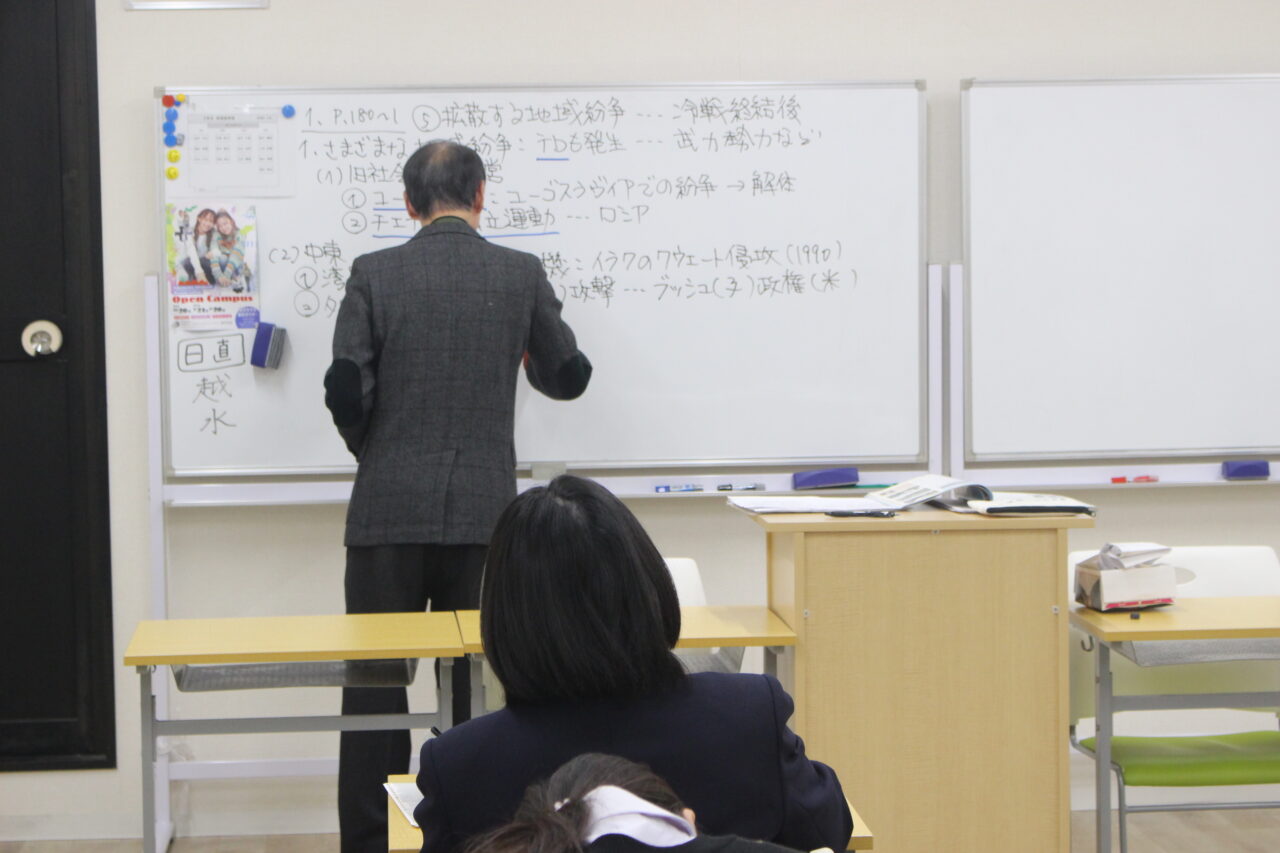 歴史の流れをたどりながら、考える力を深めています