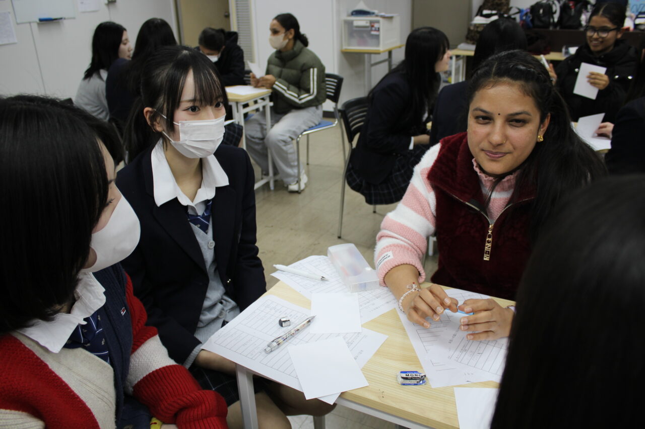 「やさしい日本語」で会話が弾む―留学生とゲームで交流