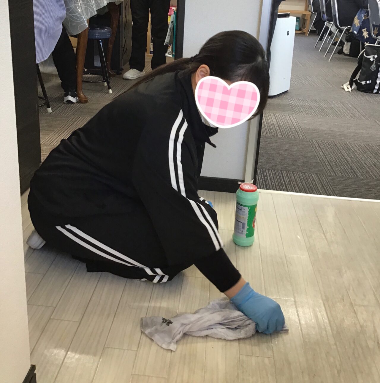 思い出も磨くように―3年生、感謝の大掃除