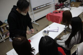 プロ直伝！本物の道具で学ぶヘアメイク