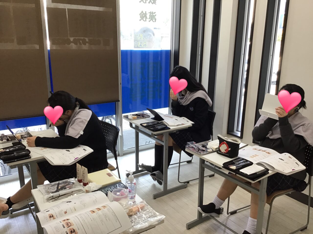 社会人メイクに挑戦！3年生キャリアアップコースのお化粧講座