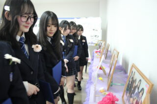 涙と笑顔の別れ！卒業式後の最後のホームルーム