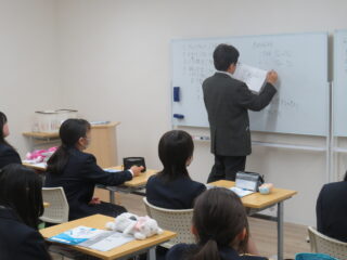 苦手を克服！新1年生が初めての授業で数学の土台作り