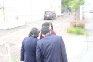 仲間と協力して沼津港へ！絆が深まるウォークラリーを実施
