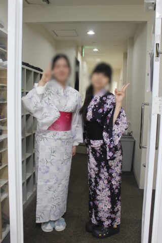 お互いに助け合いながら！美容コース3年生が浴衣の着付け実習に挑戦