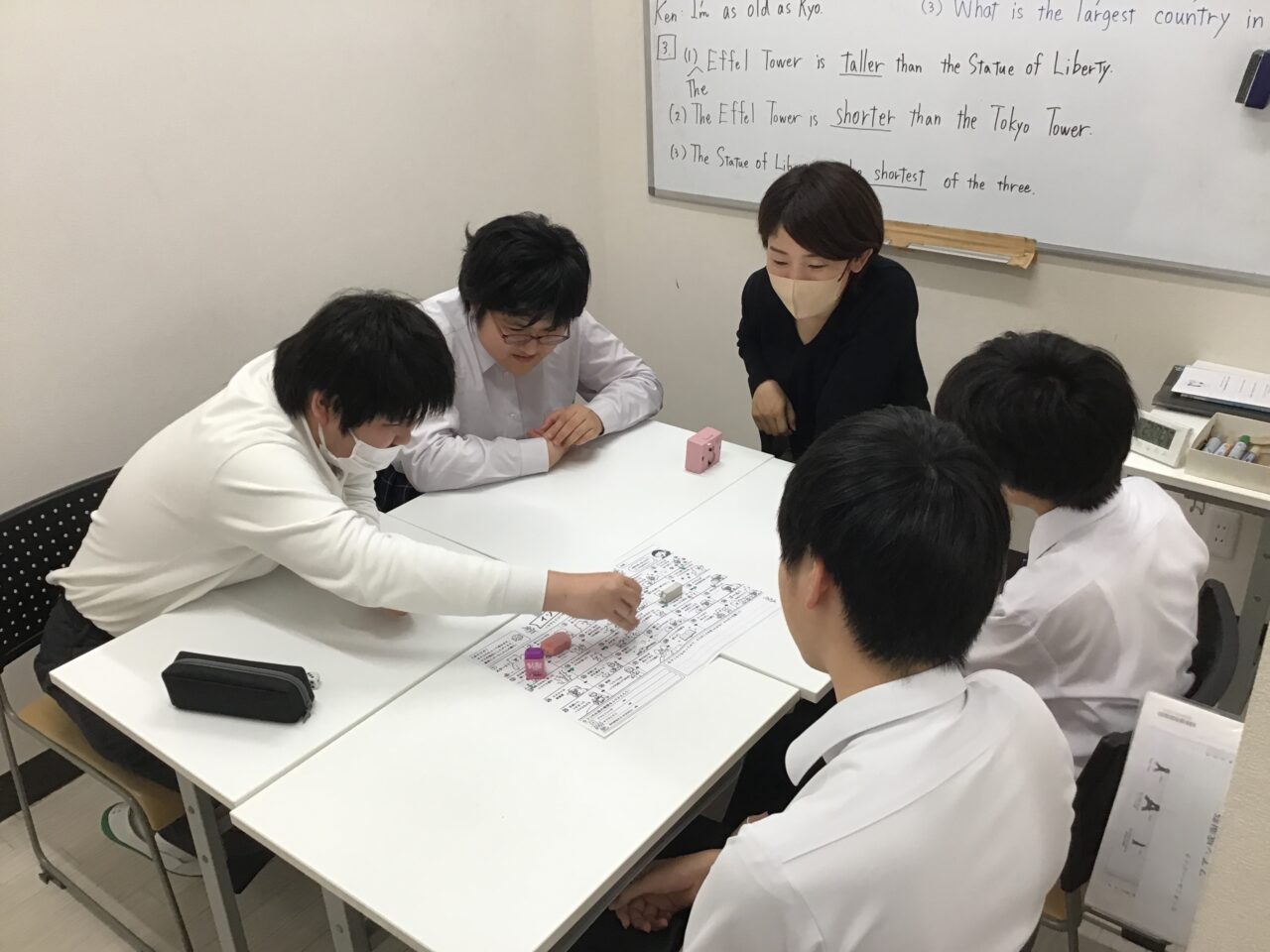 楽しく英語を学ぶ！函南校2年生のオリジナル「イソップ物語すごろく」