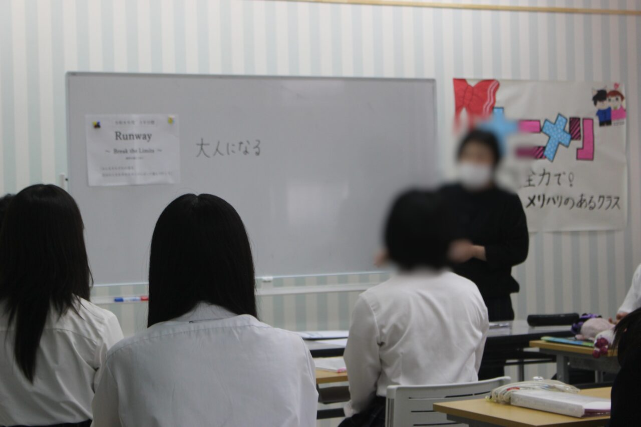3年生の進路学習。夏に向けて進路調べや面接の準備を進めました