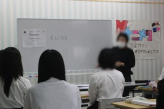 3年生の進路学習。夏に向けて進路調べや面接の準備を進めました