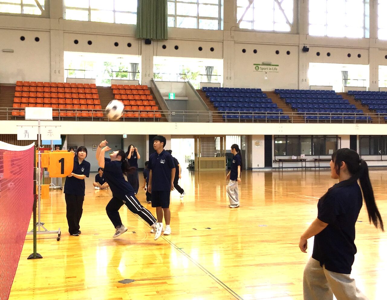 学年対抗で白熱！静岡校での体育の授業