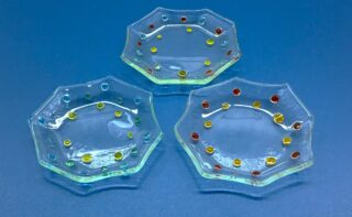 ガラス工芸クラブ第2弾。八角形の「カラフル小皿」を作りました