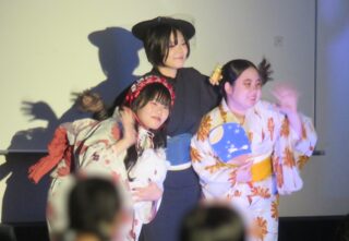 夏のオープンスクールで美容ショー。色をテーマに4部構成で披露しました